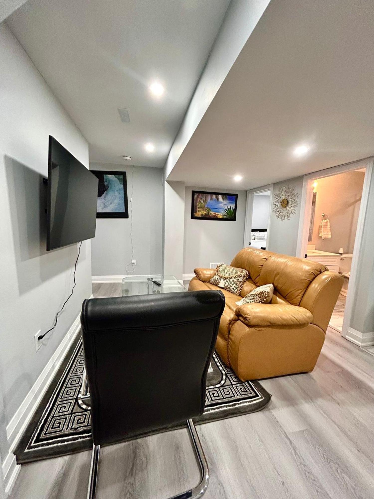 Apartment B 2 Bedroom Μπράμπτον Εξωτερικό φωτογραφία