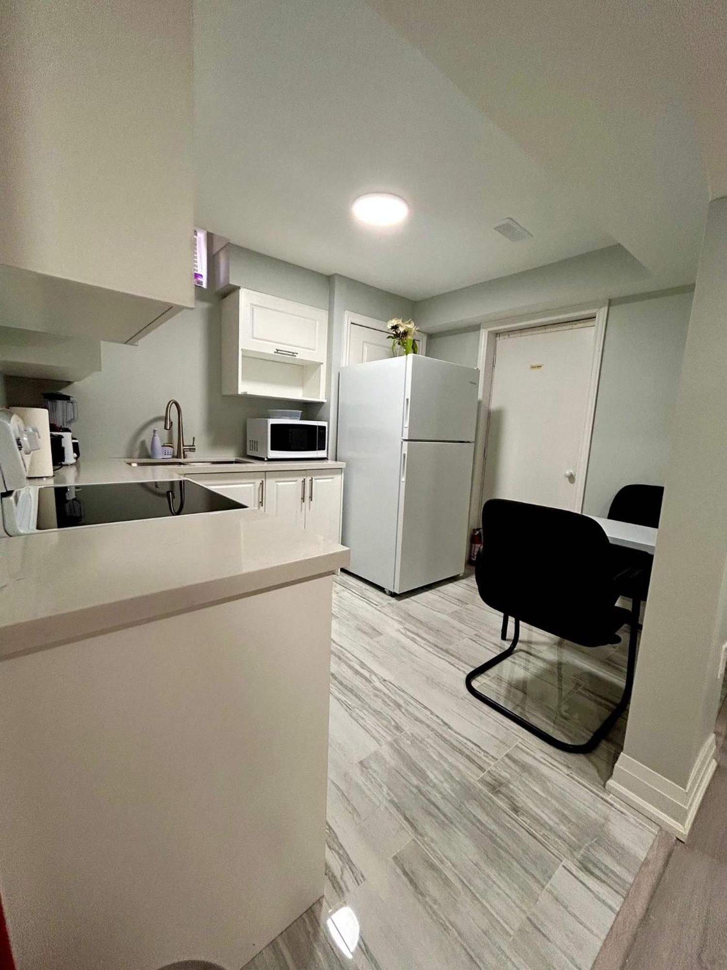 Apartment B 2 Bedroom Μπράμπτον Εξωτερικό φωτογραφία