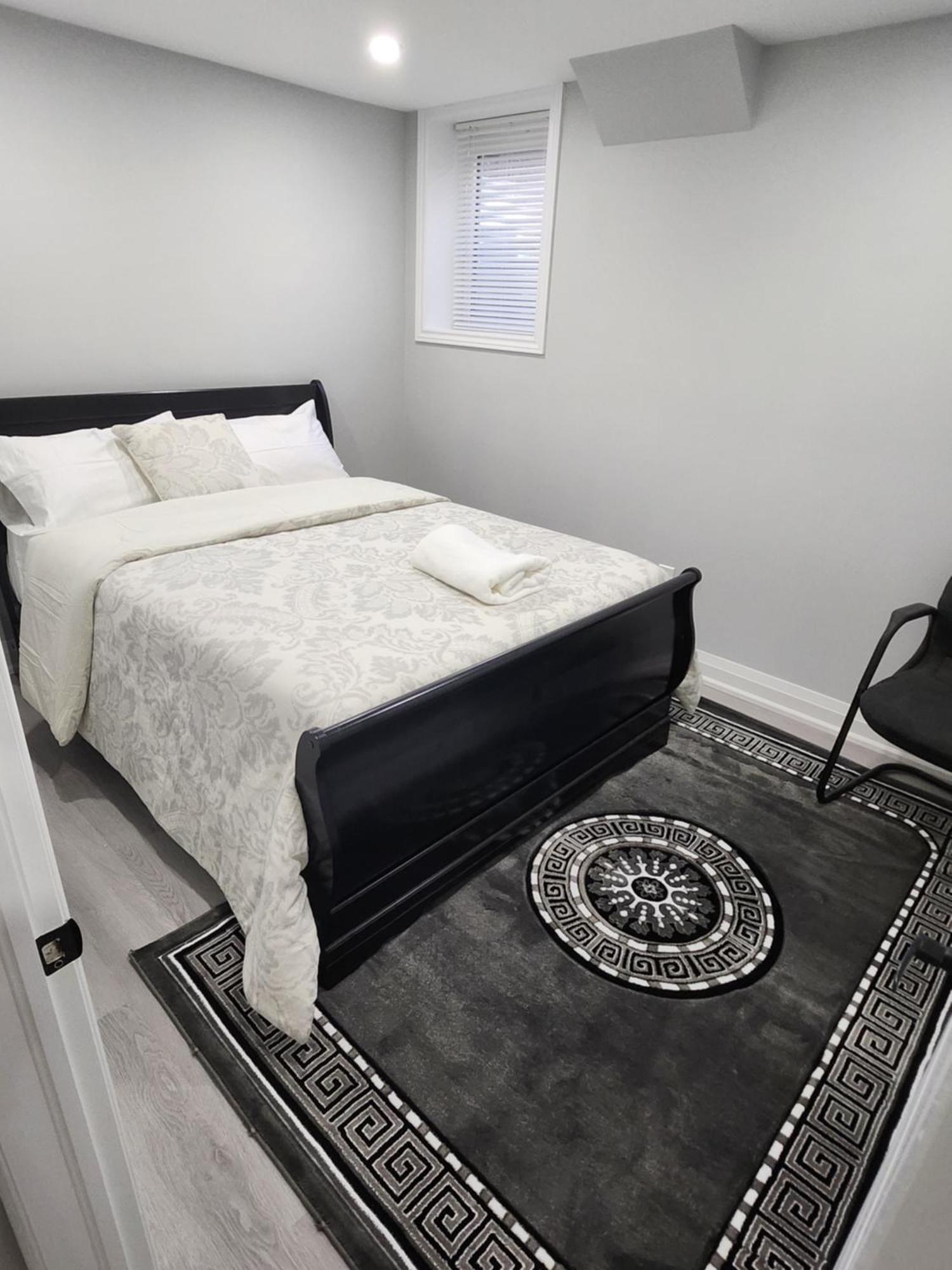 Apartment B 2 Bedroom Μπράμπτον Εξωτερικό φωτογραφία